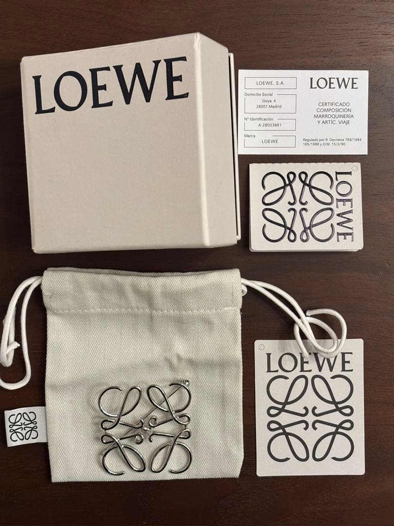 【美品】LOEWE　アナグラムブローチ　シルバー 楽天市場】【中古】LOEWE ロエベ アナグラム ブローチ シルバー